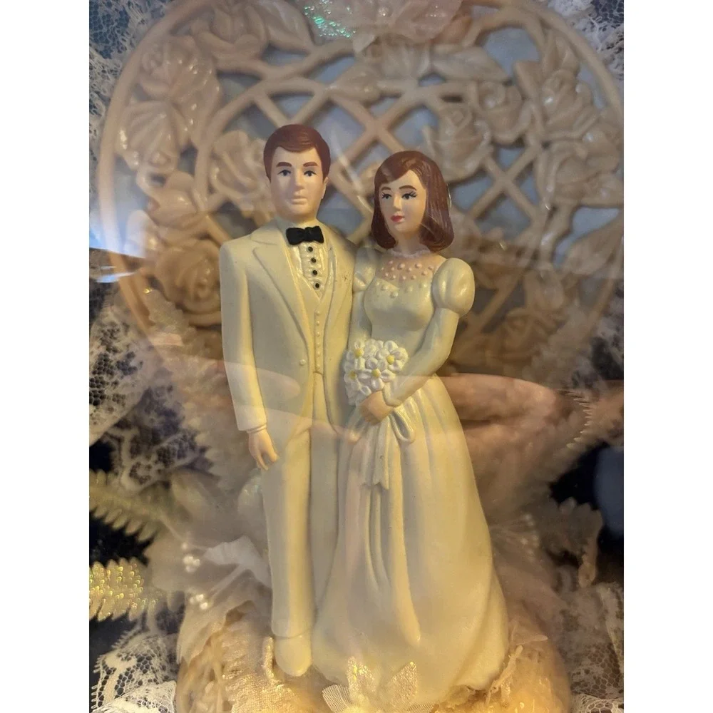 Vintage Bakery Crafts Cake Topper Wedding couple Dark Brown Hair. Blonde Hair